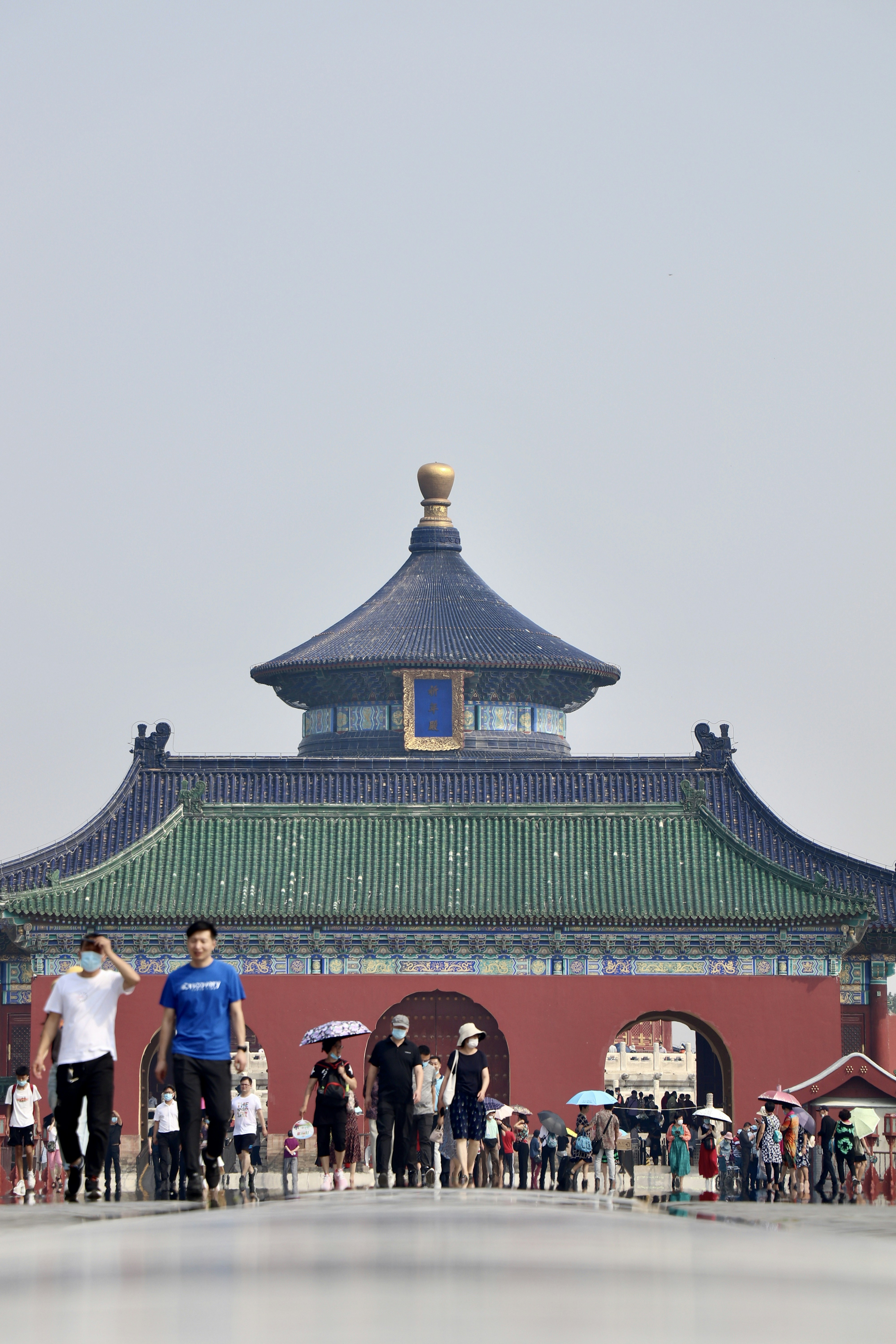 Take a picture of the Temple of Heaven from afar